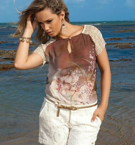 Blusa com detalhe no ombro